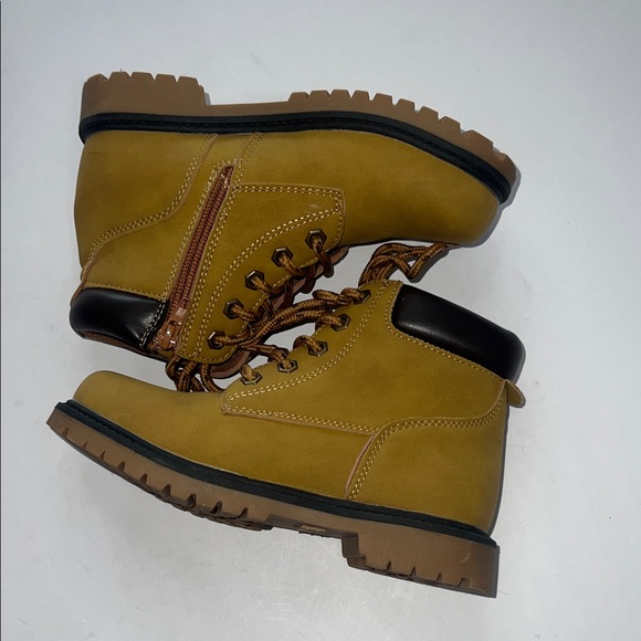 no brand Other - Kids Tan and Black Boots